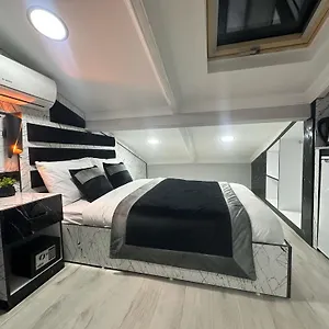 Apart Otel Taksim Larissa, İstanbul